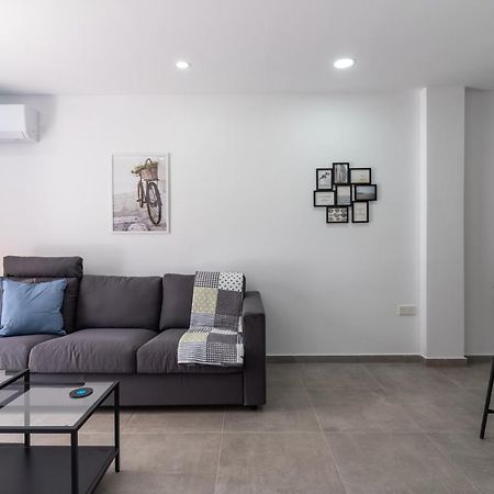 Odyssey - Captivating 2-Bedroom Retreat In Λάρνακα Εξωτερικό φωτογραφία